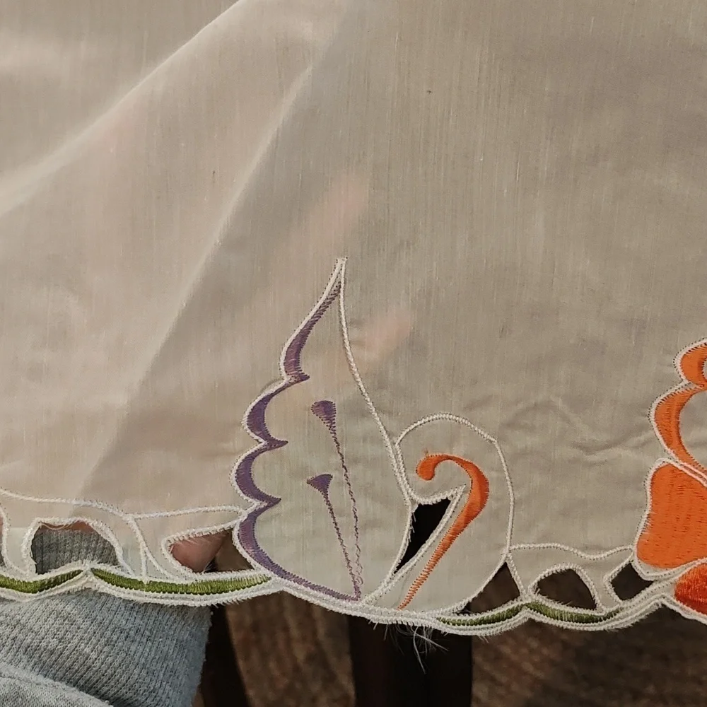 NEW Vintage HAND MADE Embroidered Tablecloth SET